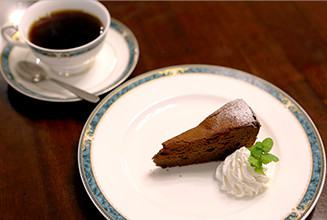 ガトーショコラ　ケーキセット（コーヒーまたは紅茶付き）