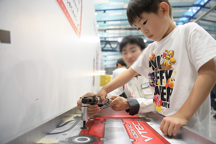 画像：Honda キッズメカニック体験