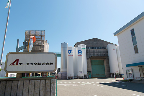 出発点は、兵庫県明石市にあるSHSの最終組み立て工場、エーテック株式会社。