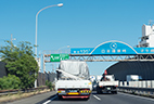 日本標準時の起点となる、兵庫県の明石市の標識を通過。