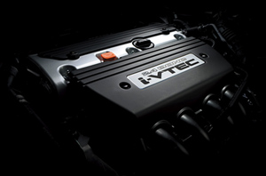 206PSの高出力と優れた環境性能を両立した、2.4L DOHC i-VTECエンジン。