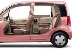 Photo：PASTEL（FF車） カットボディによる合成写真