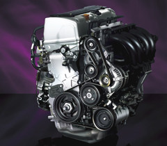 ハイレベルな燃費性能と、胸のすく加速を生む力強さを両立した、 2.4L DOHC i-VTECエンジン。(Li、L、M)