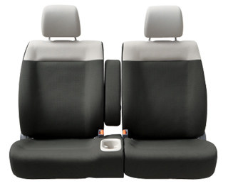 ゆったり座れるベンチシートをフロントにも採用し、さらに座り心地、ホールド性を高めたシート設計。