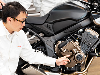 世界初「Honda E-Clutch」はいかにして生まれたか