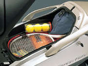 テニスラケット2本収納可能