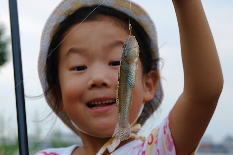 子どもでも安心して楽しめるのがハゼ釣りの魅力