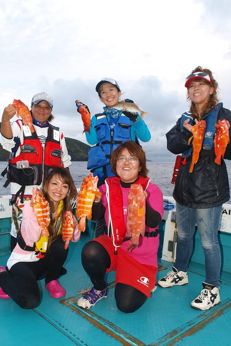 沖縄釣女会の皆さん。沖縄の女性はみんなパワフルで明るく釣りも上手！