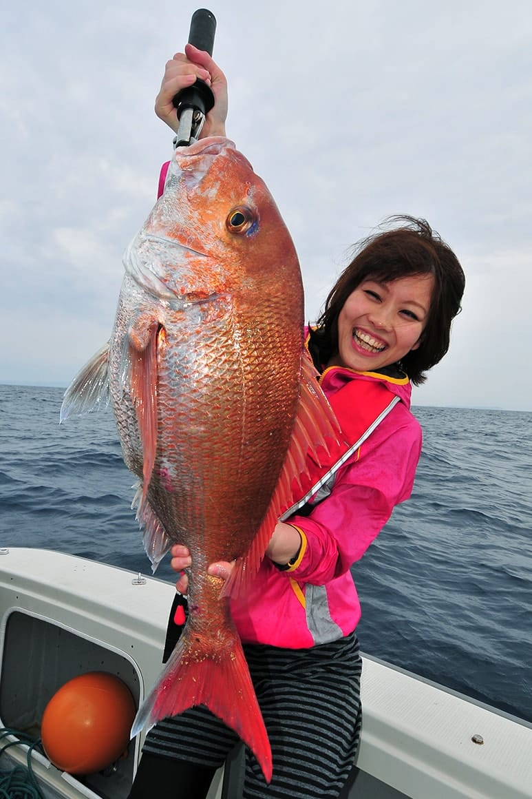 可愛らしい自作ヘッドでこんなサイズのマダイが釣れたら笑いが止まらないだろう