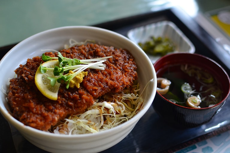 レストランもあるので、水辺で身体が冷えたら温かい食事をいただける