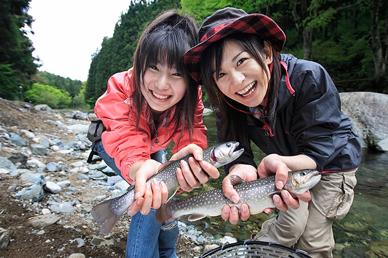 つり女子活動記 - ニジマスをルアーでねらってBBQ！の巻