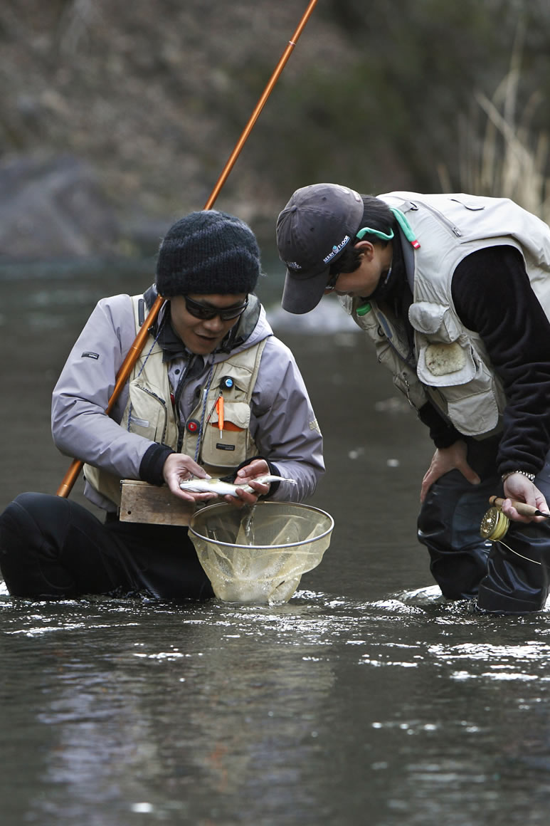 「どこで釣れたの？」「サトウ岩です」「は？」「あのポイントをサトウ岩と命名します」ってオイ！　でも、釣り人が勝手に名付けたポイントが全国各地にあるのも事実です