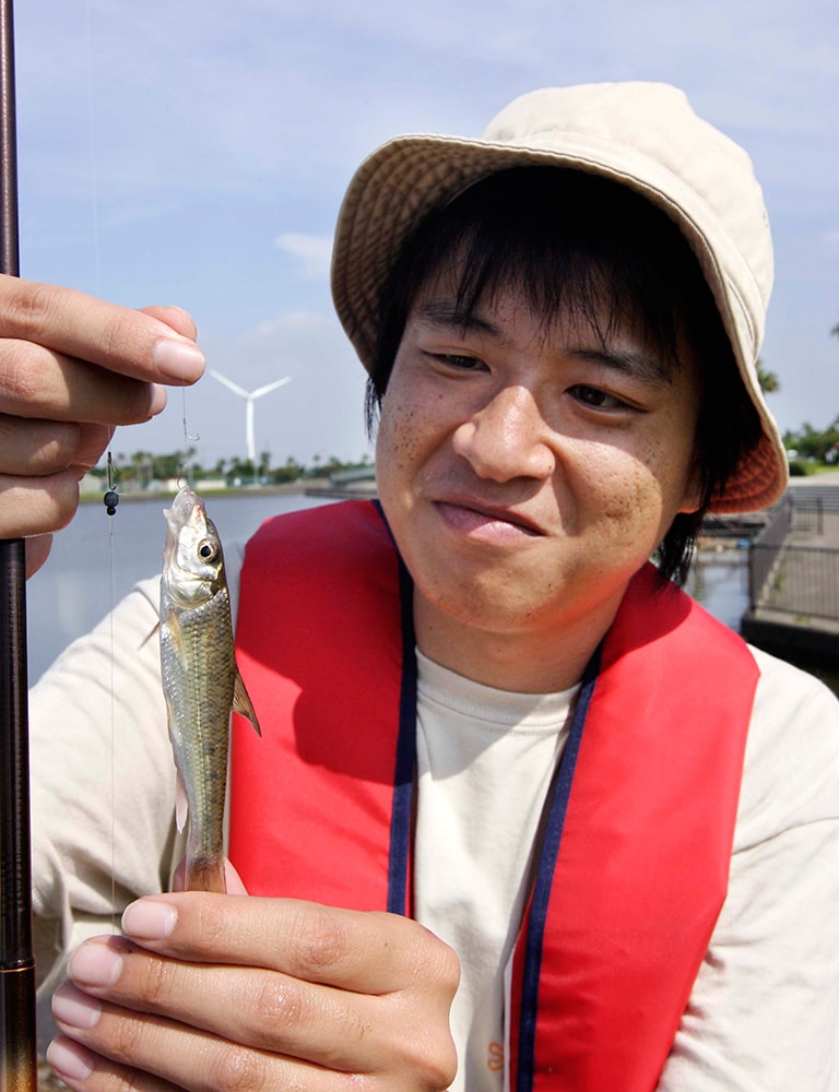 「おおっ、淡水でキスが釣れた！」……いいえ、これはニゴイです。ササキ君、そろそろライフジャケットを脱いでもいいのではないか