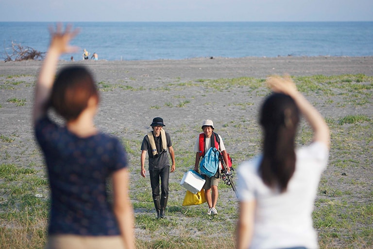 「おつかれさまで～す」そうです、ボクらはとても疲れているのです。オチアイ君は心地よい疲労感、ササキ君は心身ともに虚脱感