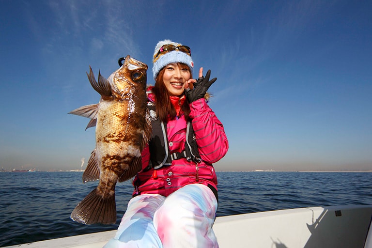 シーバスがいなくても釣れる魚は根こそぎ釣ります、といわんばかりに28cmもある巨大メバルも釣り上げた。みっちぃのウデ前はホンモノですよ、皆さん！