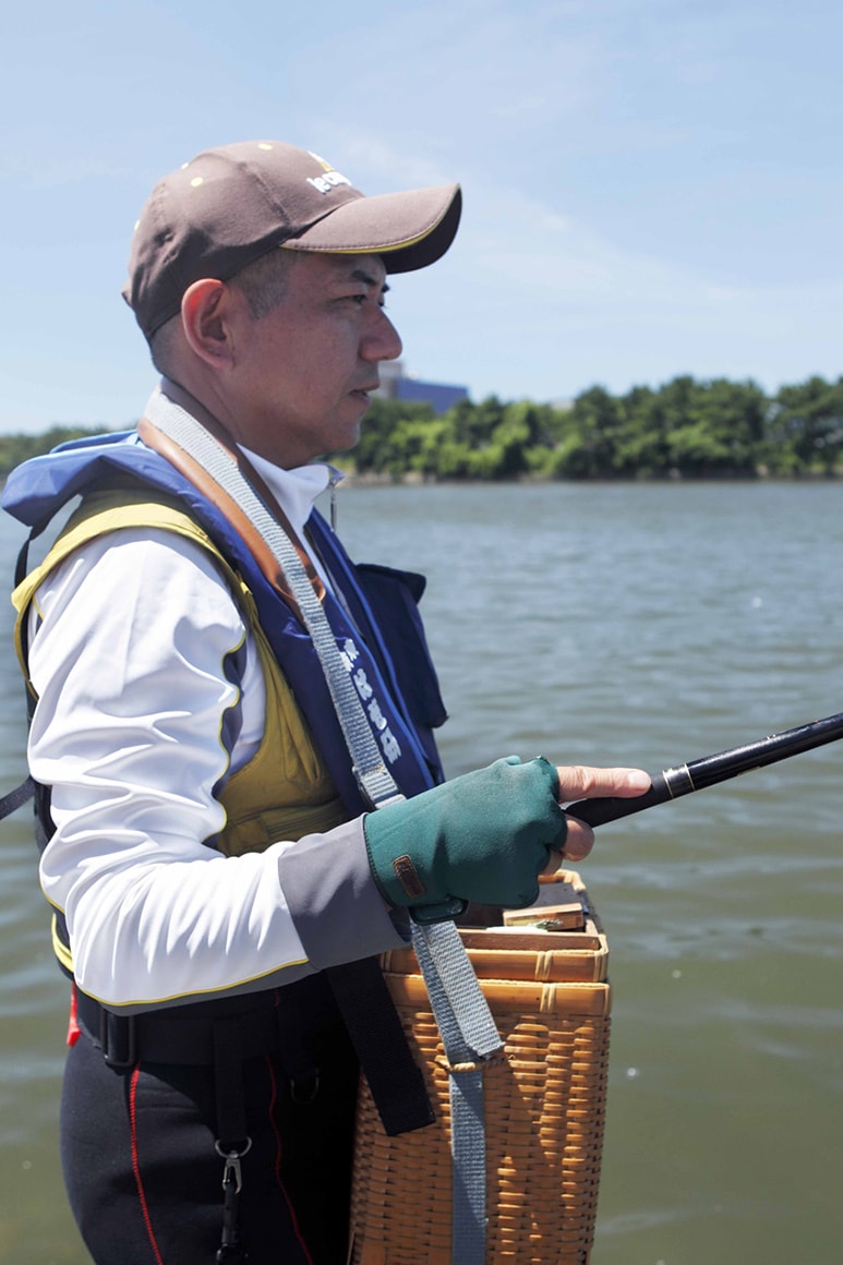 仕掛けを投入したら、そのまま待つのではなく、こまめにサオ先を動かすこと。海底で踊るエサにハゼは反応しやすい