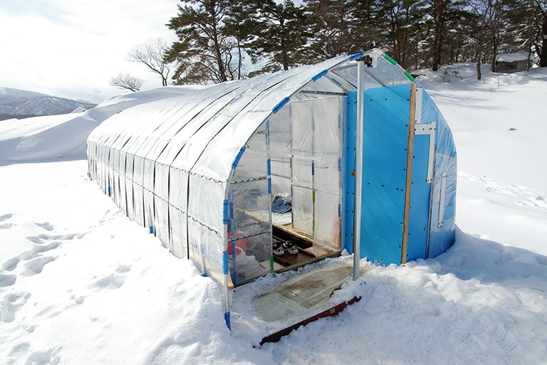 ここ最近、福島県の桧原湖には大人数で楽しめる氷上ドームも登場！