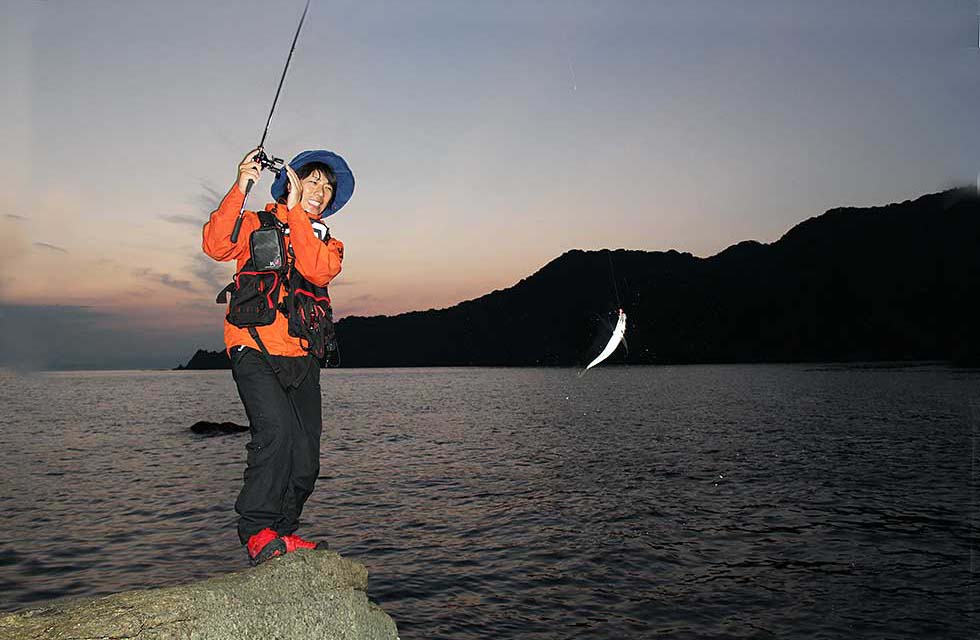 初めての「アジング」入門／岩場を攻略してさらにステップアップ | 釣り方・釣り具解説 | Honda釣り倶楽部 | Honda