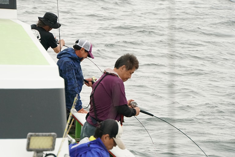 船のタチウオ釣り徹底攻略 タチウオを誘うシャクリ Honda釣り倶楽部 Honda公式サイト