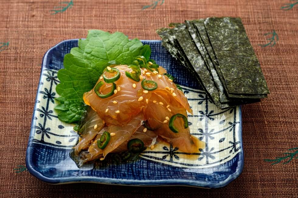 簡単 釣魚レシピ メジナのべっこう漬けの刺し身 焼き海苔添え 釣魚図鑑 Honda釣り倶楽部 Honda