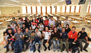 Group photo（Takaaki Nakagami and customers）