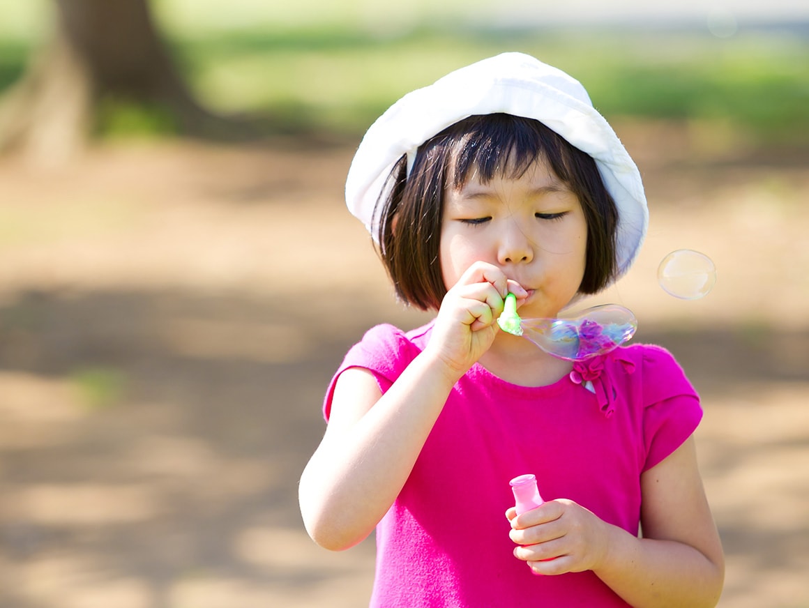 シーン1 夏の撮影はココに注意！顔の影や白飛びが気になる時は？ 逆光で顔が暗くなる時はどうすれば？