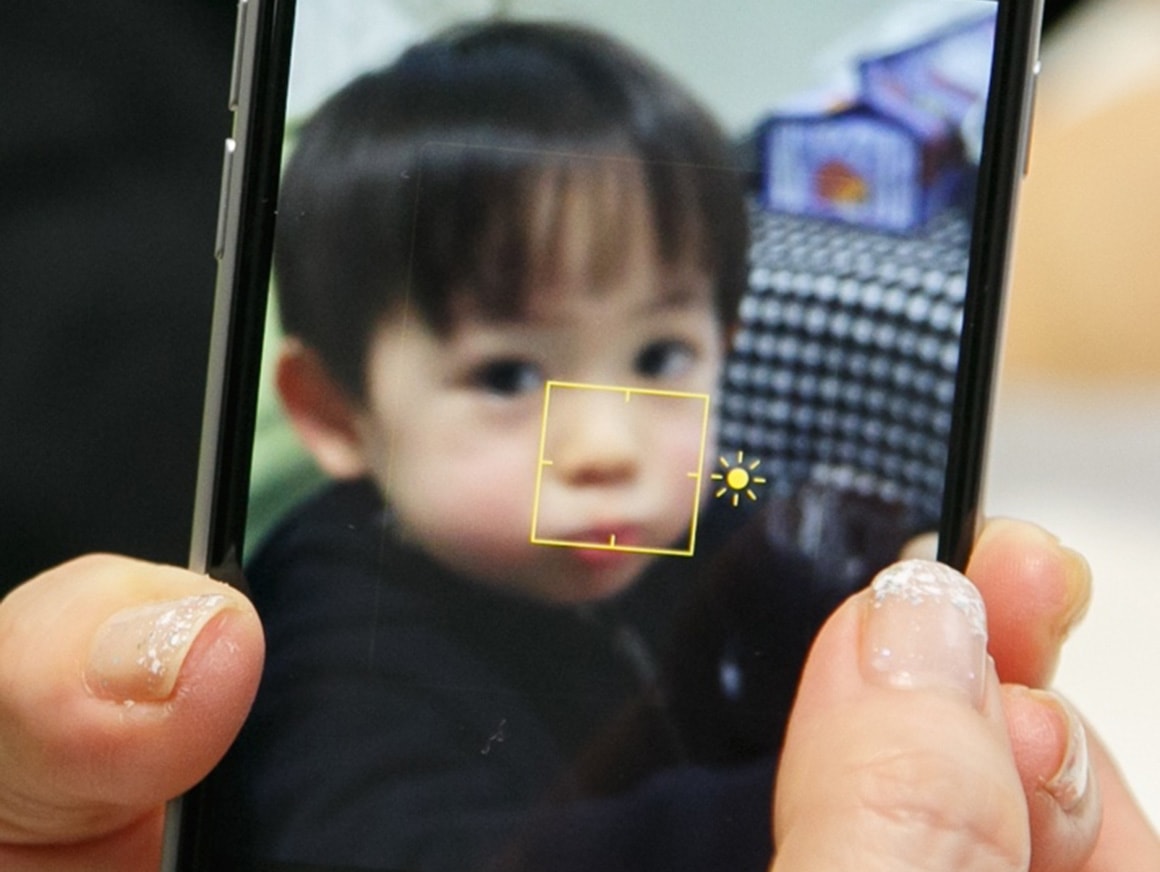 その2 意外と知らないスマホ撮影のテク 新しい機能が次々に追加される最近のスマホカメラ。知っているようで知らないこともたくさんあるかも!? そこで子どもを撮るときに役立つ、基本的な機能やテクをご紹介します。