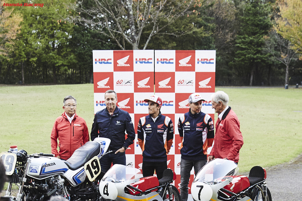 (左から)高橋国光氏、フレディー・スペンサー氏、マルク・マルケス、ホルヘ・ロレンソ、ジム・レッドマン氏