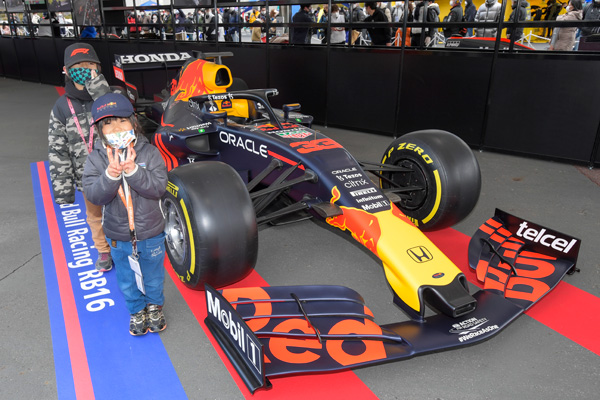 Red Bull Racing RB16ショーカー