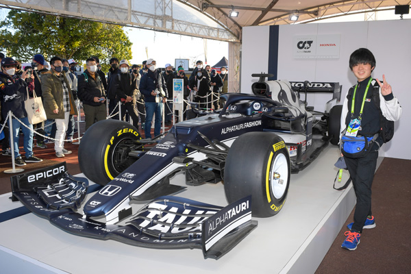 Scuderia AlphaTauri Honda AT02(Showcar) Photo Spot