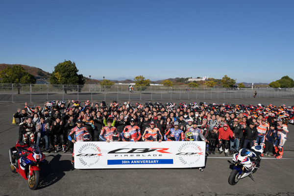 CBR Fireblade 30th Anniversaryオーナーズパレード/記念撮影