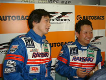 優勝の飯田(左)と高橋国光