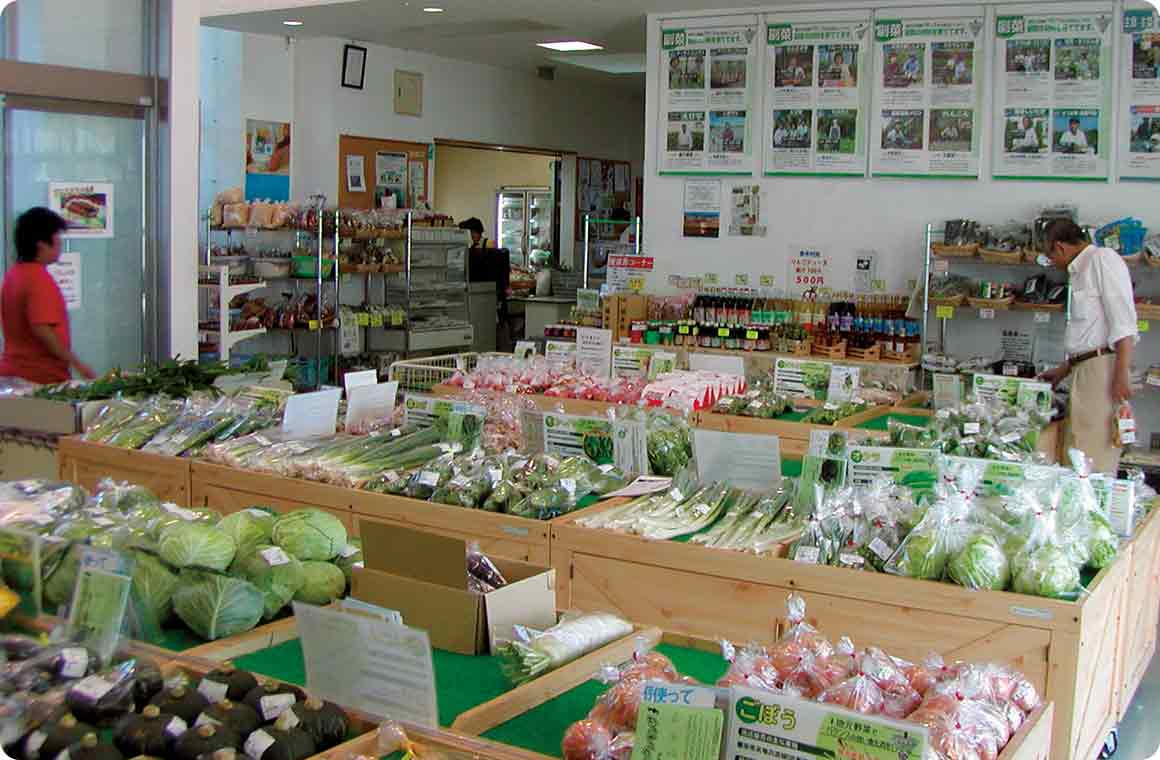 「しおさい竜洋」の売店は季節の食材が豊富