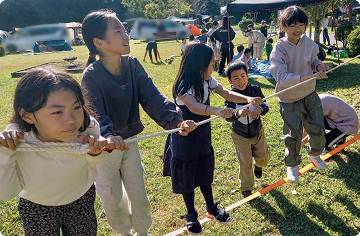 雪の中で楽しむ冬キャンプも楽しい。寒くても子どもたちは大喜び！