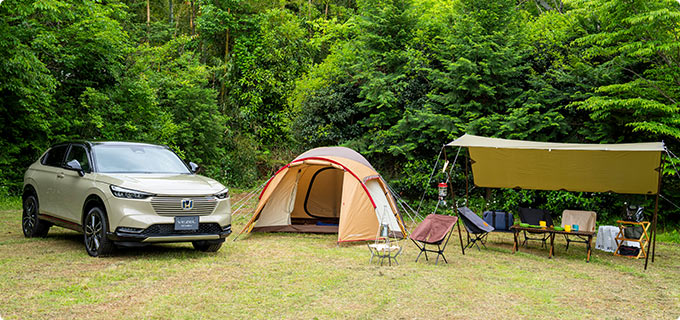 ヴェゼルでキャンプをするイメージ写真