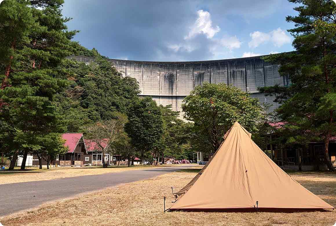 高さ110mにもなる池原ダムの堰堤（えんてい）