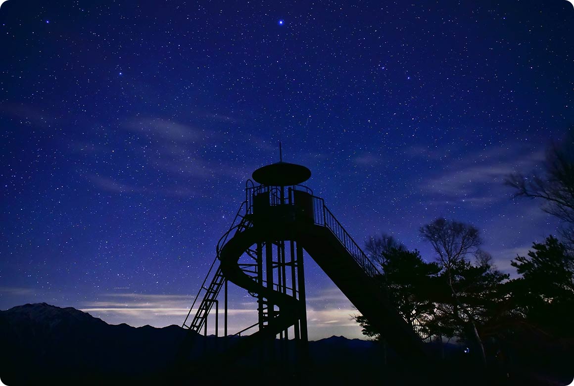 ここは無数の星が輝く絶好の場所。夜は星空観察に興じたい