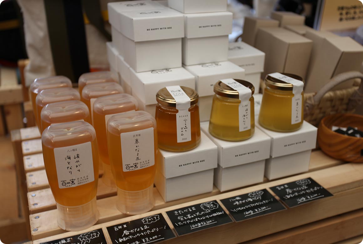 キャンプ場運営元の「きたもっく」は養蜂事業も手掛けていて、北軽井沢で採れたハチミツも購入できる