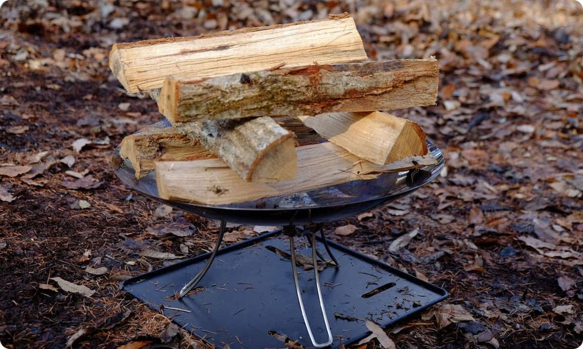 焚き火の薪の組み方を解説！4つの組み方と上手な使い分け方｜Hondaキャンプ｜Honda公式サイト
