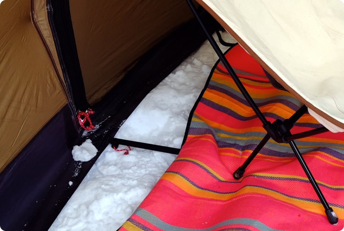 雪上でも快適 2ルームテントやシェルターで快適リビングを作る方法 キャンプを楽しむヒント集 Hondaキャンプ Honda