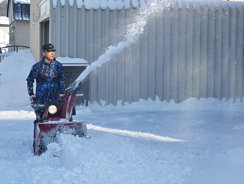 除雪機 ホンダSB690（ブレード式除雪）雪を飛ばせない場所に