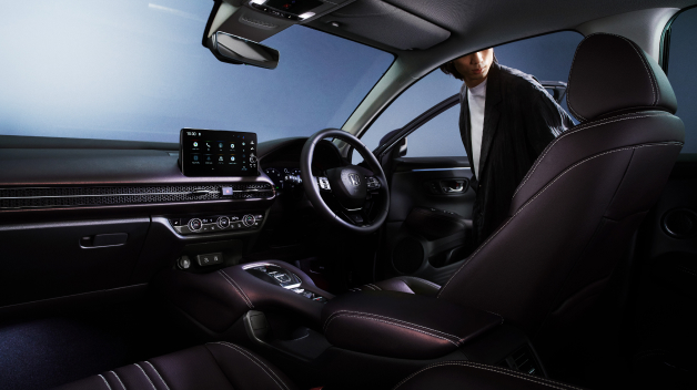 艶やかな色気を纏わせ心地よい充足感で満たす室内空間。画像