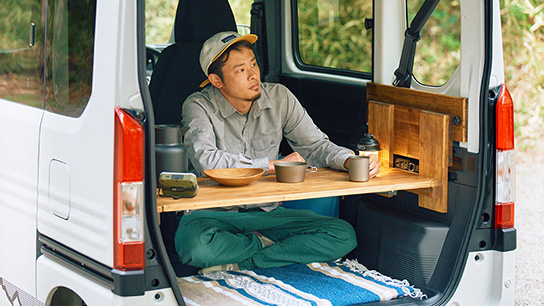 Hondaキャンプ 自作テーブルでN-VANの荷室をキャンプ仕様にアレンジ！